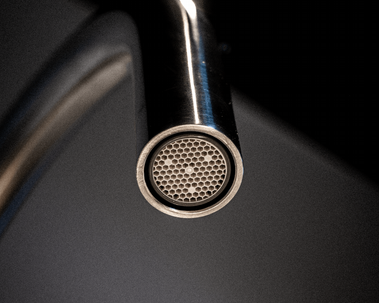 Aerator cleaning or replacement? Here’s what you need to know about the small mesh in your tap!